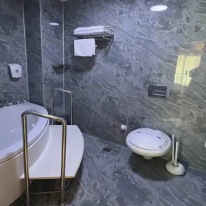 هتل گرند وان (Hotel Grand Van) 9 سرویس بهداشتی و جکوزی اتاق لوکس هتل گرند وان-ستاره شرق آذرگشت