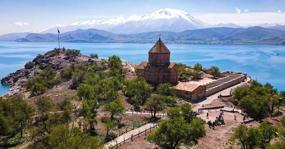 تور وان از تهران با اتوبوس-ستاره شرق آذرگشت