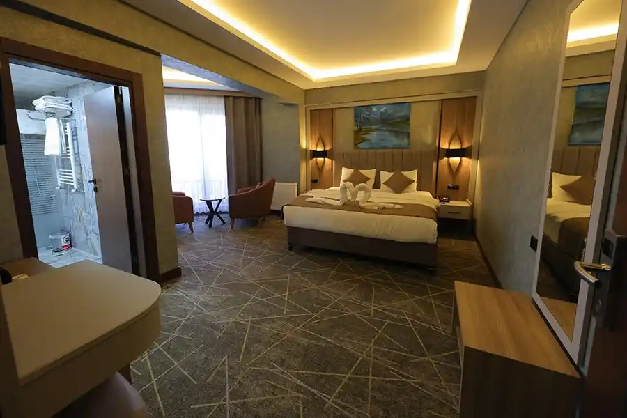 رزرو اتاق 2 تخت لوکس هتل میر امیر وان ترکیه ستاره شرق آذرگشت